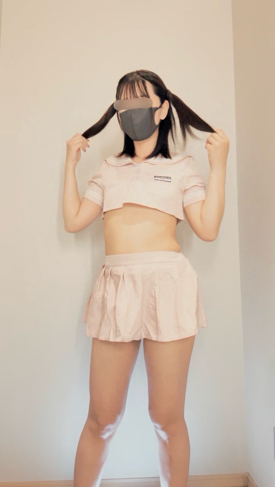 ハーフツイン【ピンクミニ丈制服×肌面積多め牛さん】ち〇び丸見え？！