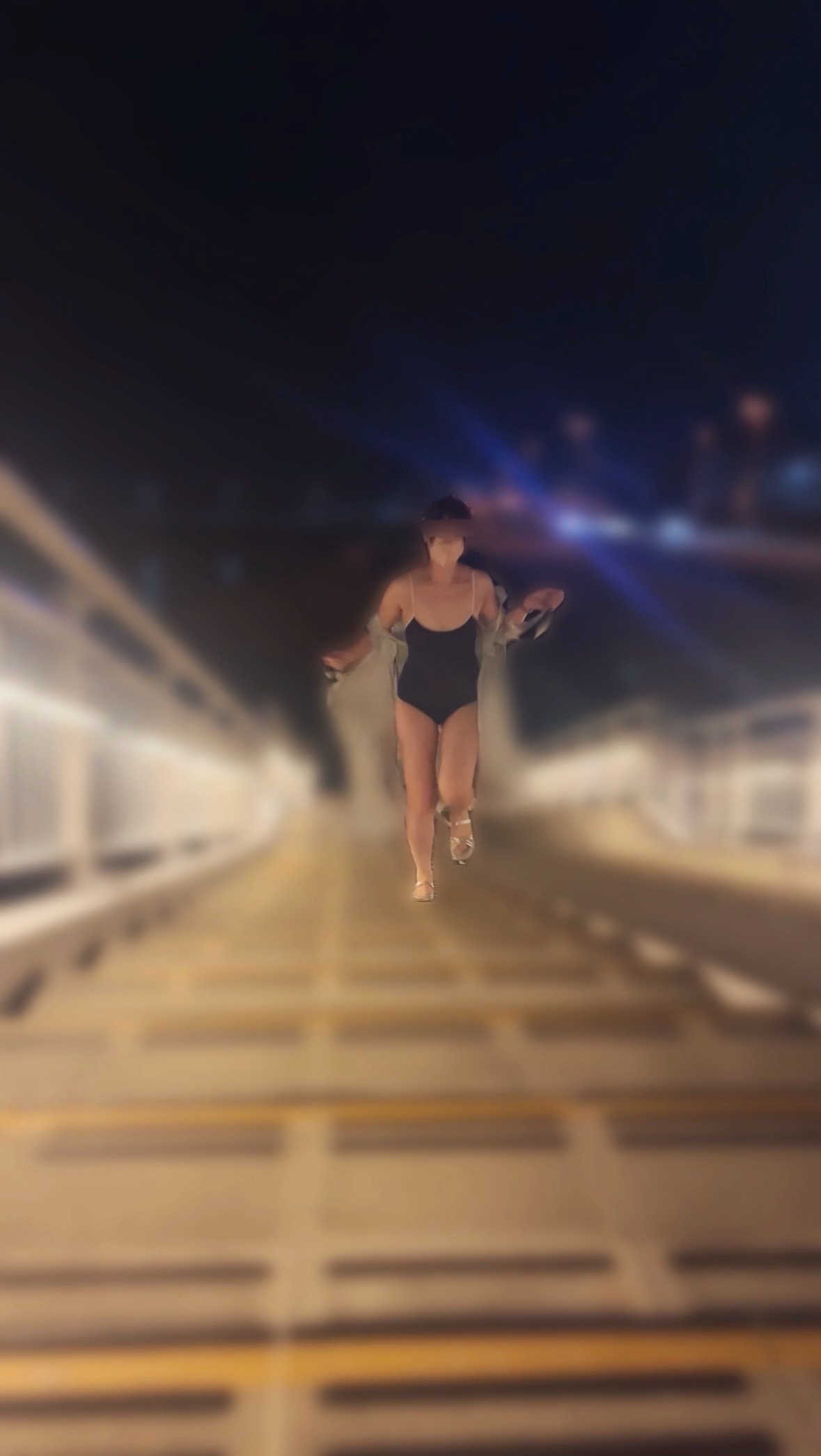 【スク水野外露出！！】こんなところにスク水女？！スク水で全力階段ダッシュ？！