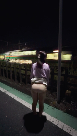 【パンツ見せちゃってごめんなさい！】歩道橋・地下道・駅の駐輪場で♡♡♡