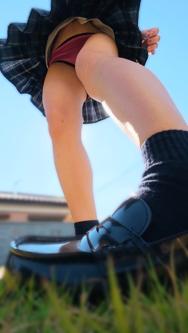 青チェ【風チャレ】ドピンクパンツ丸見えでコスプレ羞恥に拍車がかかるｗｗｗ