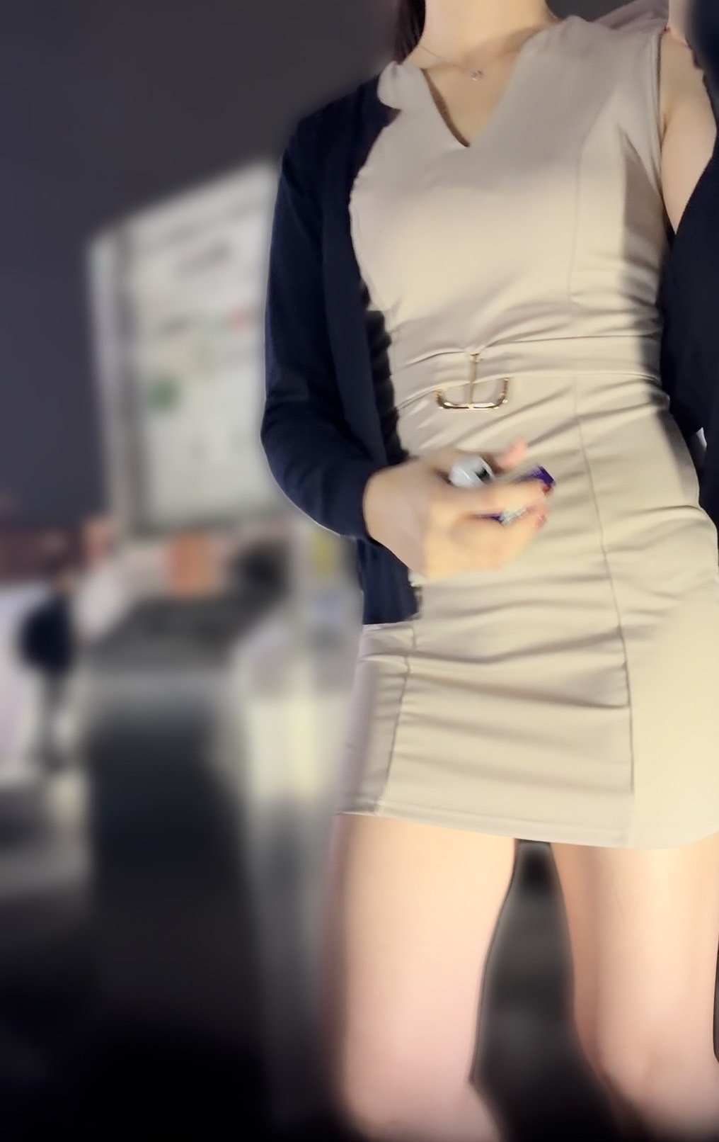 ４Ｋ激ミニタイト【ラウンジ嬢】束の間の一服休憩を覗き見