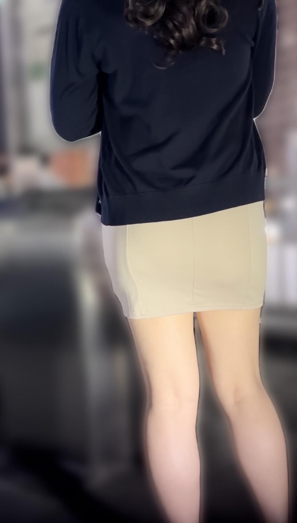 ４Ｋ激ミニタイト【ラウンジ嬢】束の間の一服休憩を覗き見