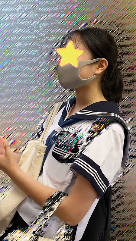 【制服JKは癒しです！40 電車で立ちながらお勉強！】見つめていたい！