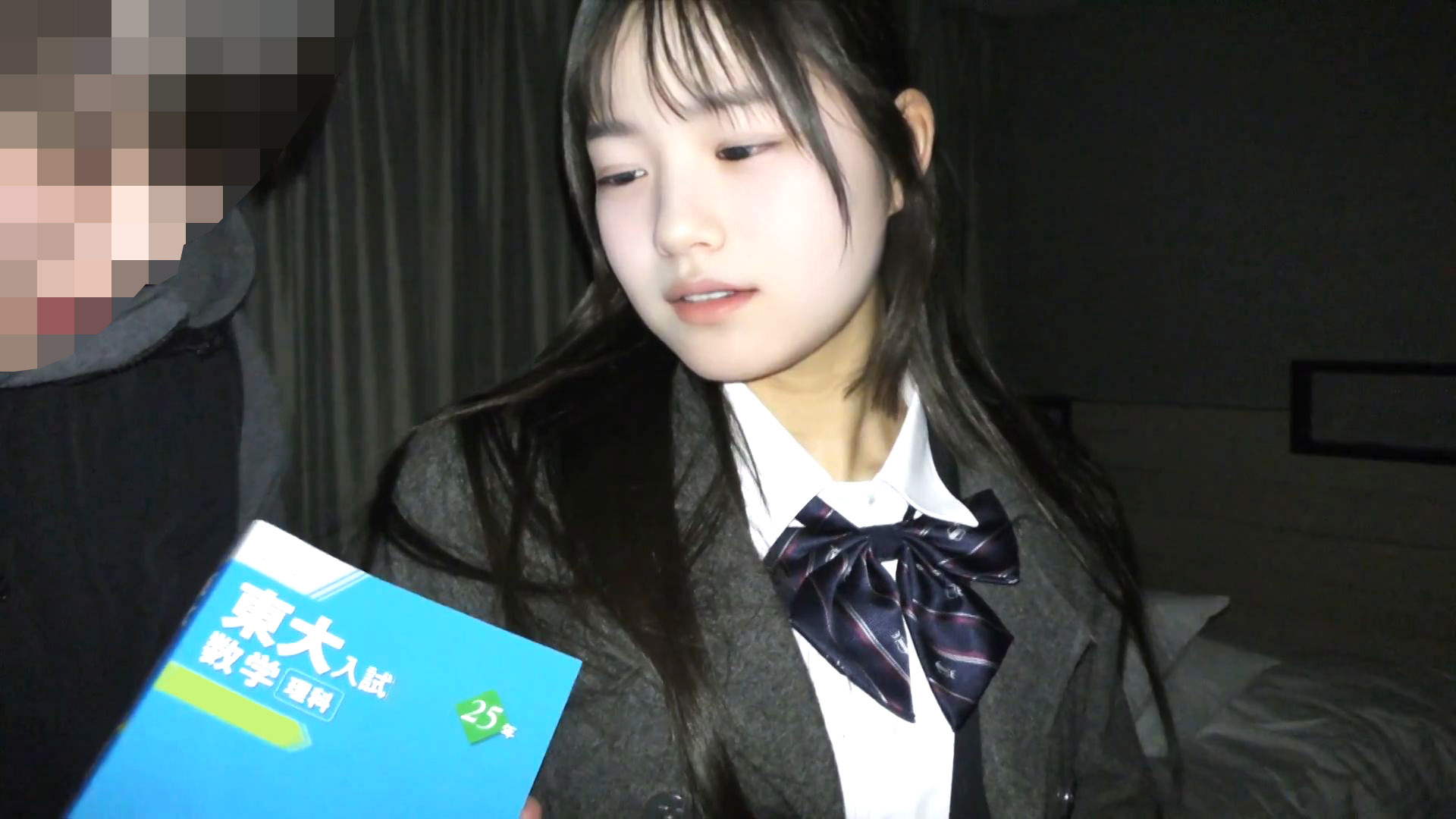 《無造作美少女》【ゆず故障】★東京○学理科一類で物理を学びたいという秀才女子が生カリデカのGスポ抉りに唇を噛みしめイキ我慢