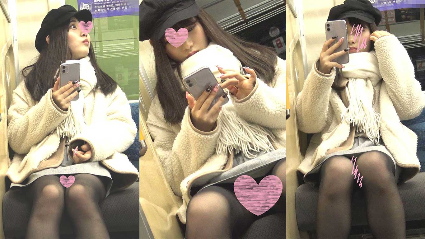 【電車内対面パンチラ】めちゃカワ私服Kちゃんのミニスカ黒ストッキングの中身は純白サテンパンツ！ gallery photo 1