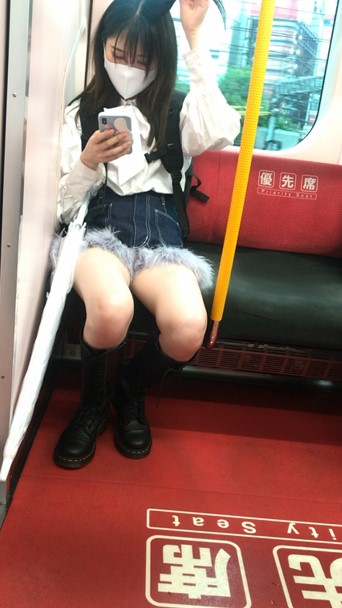 カワイ女良ちゃんを至近距離視姦＾＾