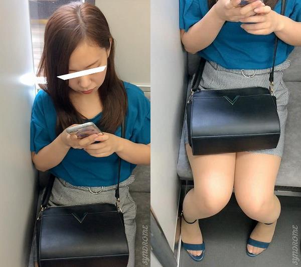 (電車対面）(顔出し)タイトミニをお召になって…パンストあんよをむき出しにしちゃう…休日のOLお姉さんを観察してみました!!