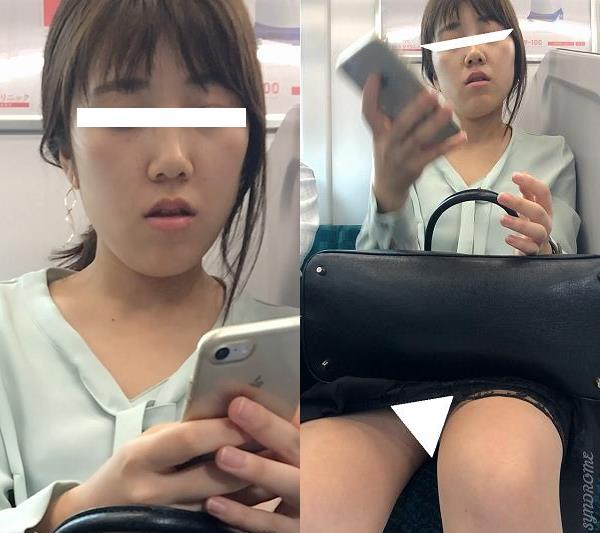 (電車対面）(顔出し）可愛いお顔をしていらっしゃるのに…パンストあんよを前に投げ出してオラオラな感じのOLお姉さんを観察してみま gallery photo 2