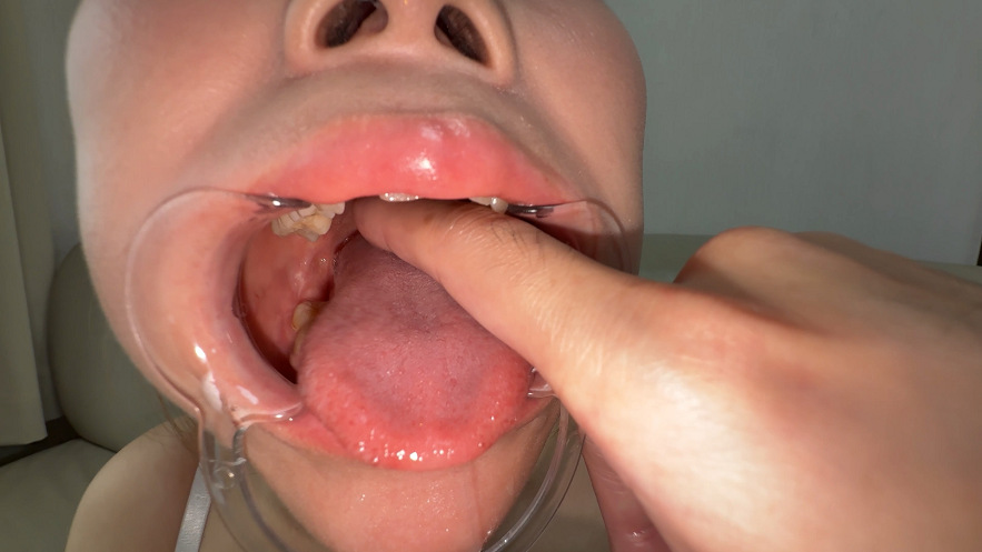 【個人撮影】朝海凪咲の初喉チンコ触り＆口内観察