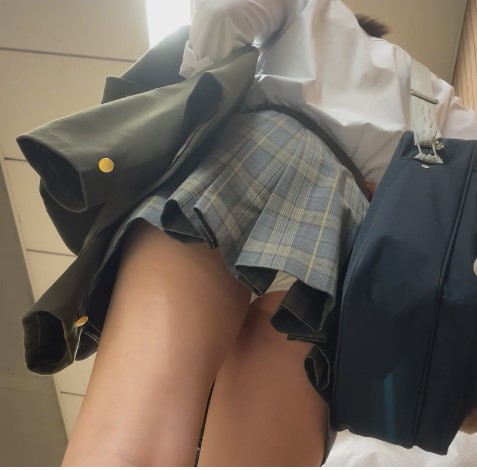 ◎ローアングル＃50 ポニテJkのセクシー白パンツ gallery photo 2