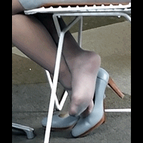 働くOLさんのパンプス脱ぎ...蒸れ蒸れパンストつま先＆足裏
