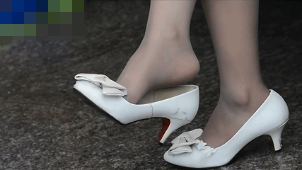 パンプス脱ぎにパンツマ足裏OL女子