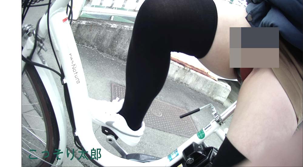 アルバイト先のD子娘。自転車のサドルに生Pを食い込ませるフルハイビジョン(前編)