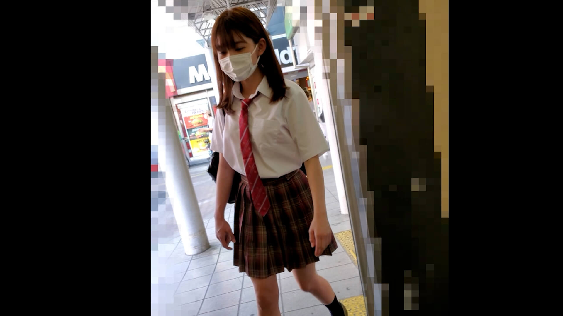 【乗車記録21】赤チェハーフ系美人女子校生にイタズラ…怒ってる顔もかわいいｗ