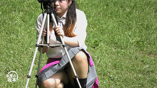 制服で踊ってみたけど、しゃがんじゃった