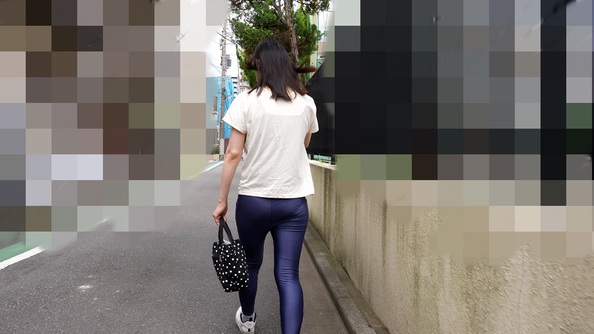 ジム帰りの人妻ピタパンレギンス!! パン線もろ出しでエロいｗ ストーキング記録