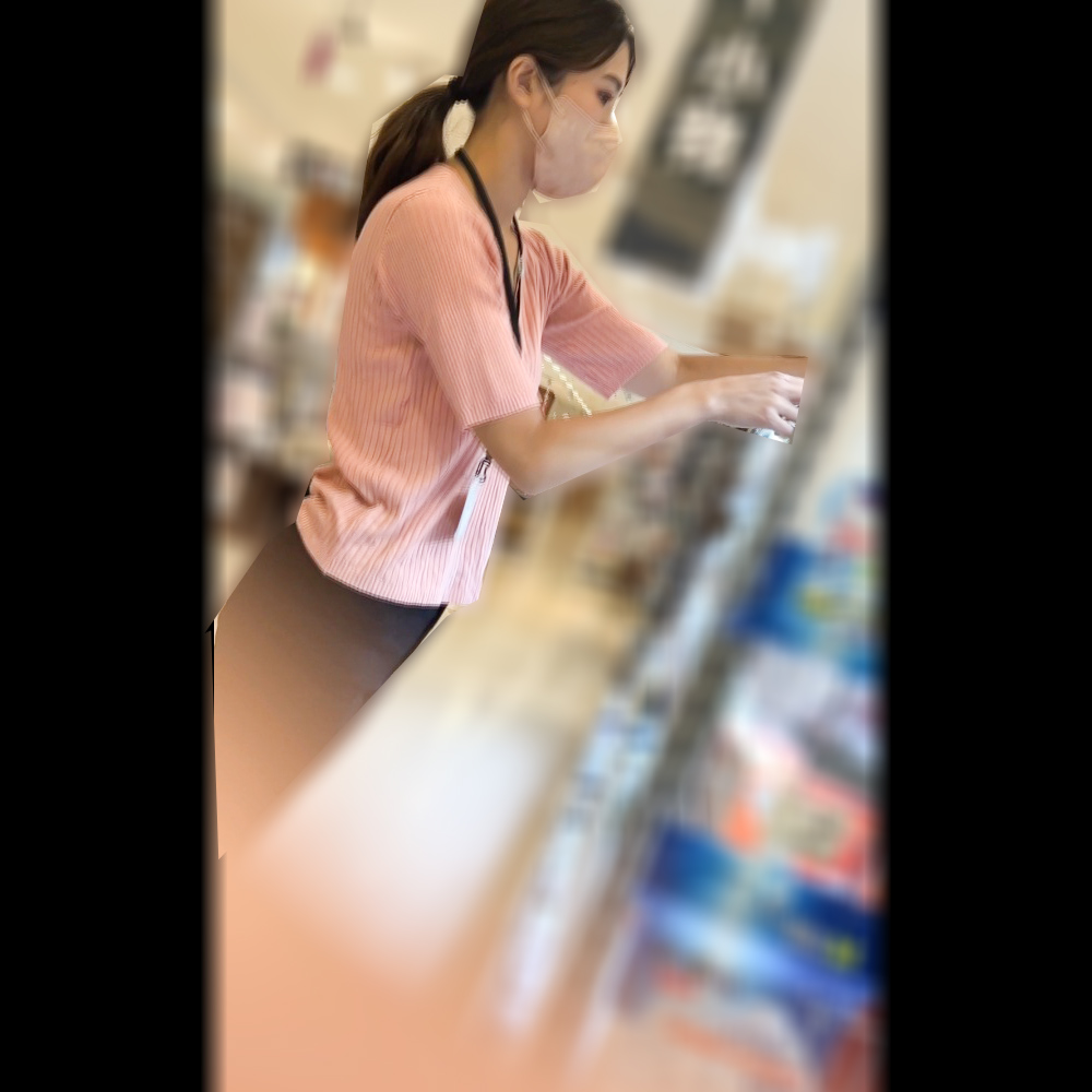 【店員個撮㉗】美人店員さん2名の胸ちら乳首!!