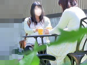 うっかり女子大生のパンティが丸見えな件 gallery photo 1