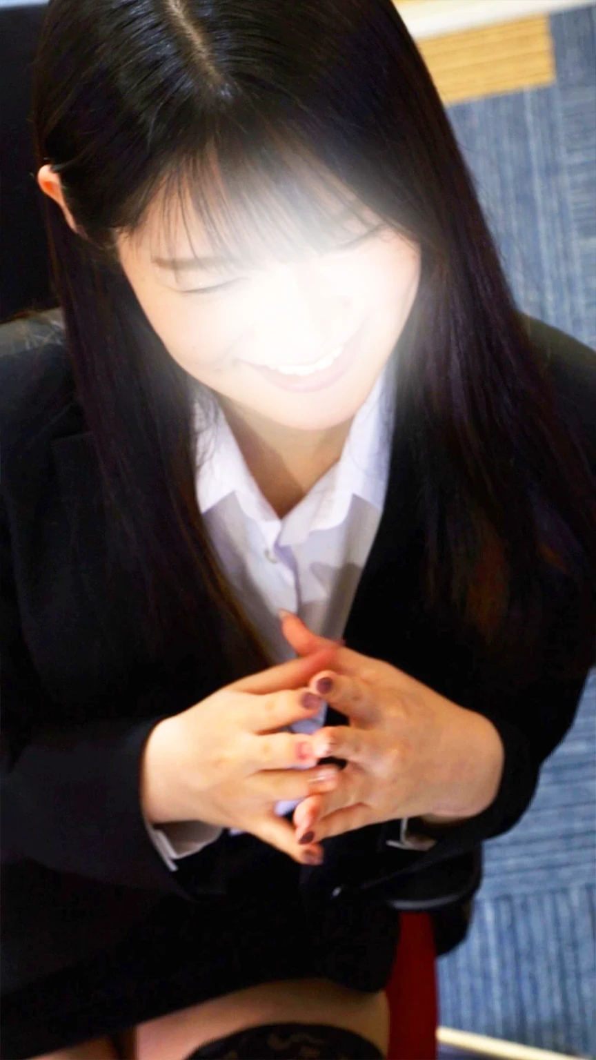 フレッシュな新人ちゃんの笑顔と情熱の赤パンティ