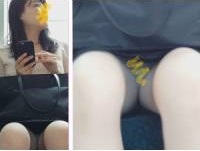 パンティばっちり見えてます　電車対面パンチラ