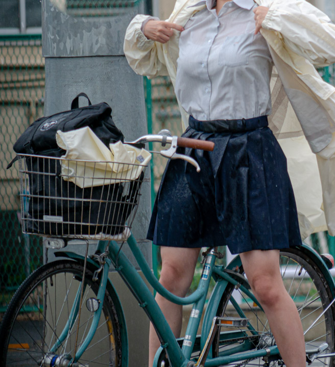 自転車と女の子達