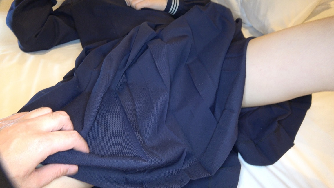 大昔の短パンを制服の下に履いてもらってパンチラ　白いクロッチがエッチです　25 gallery photo 3