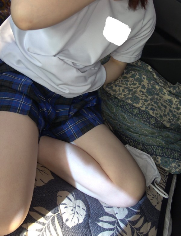 ネトゲの学生さん♪青チェのスカートに短パンとサテン素材パンツを撮影♪　20
