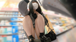 試着中にガッツリ開脚で丸見え!!どエロいモリマン女子の食い込み白Pをたっぷり粘着パンチラ盗撮