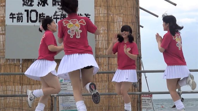 海岸夏祭りでDチア演技（白のテニスルックチア）