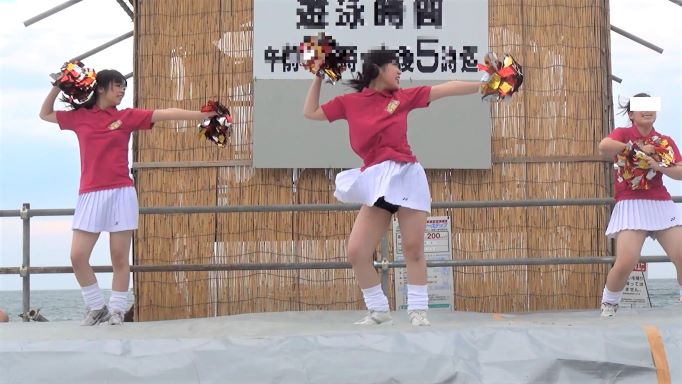 海岸夏祭りでDチア演技（白のテニスルックチア）