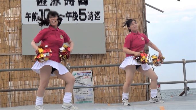 海岸夏祭りでDチア演技（白のテニスルックチア）