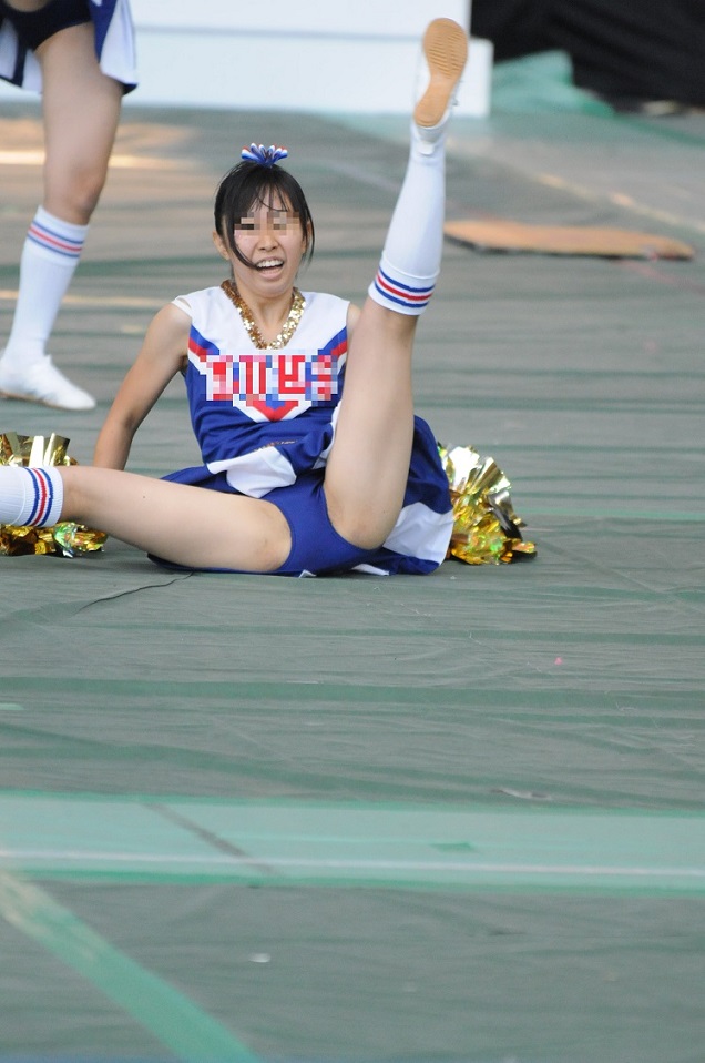 伝説のイベント参加　かわいすぎ無敵のチア②　～王道の青ア〇スコが丸見え　青春まっただ中のチアチーム～