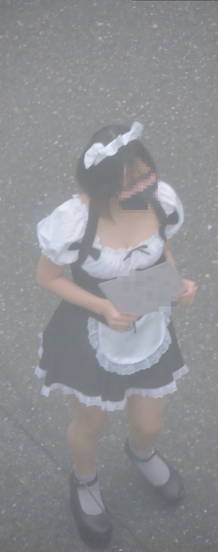 客引きをしているメイドカフェ店員コスプレ繁華街【動画】街撮り編 1851 gallery photo 2