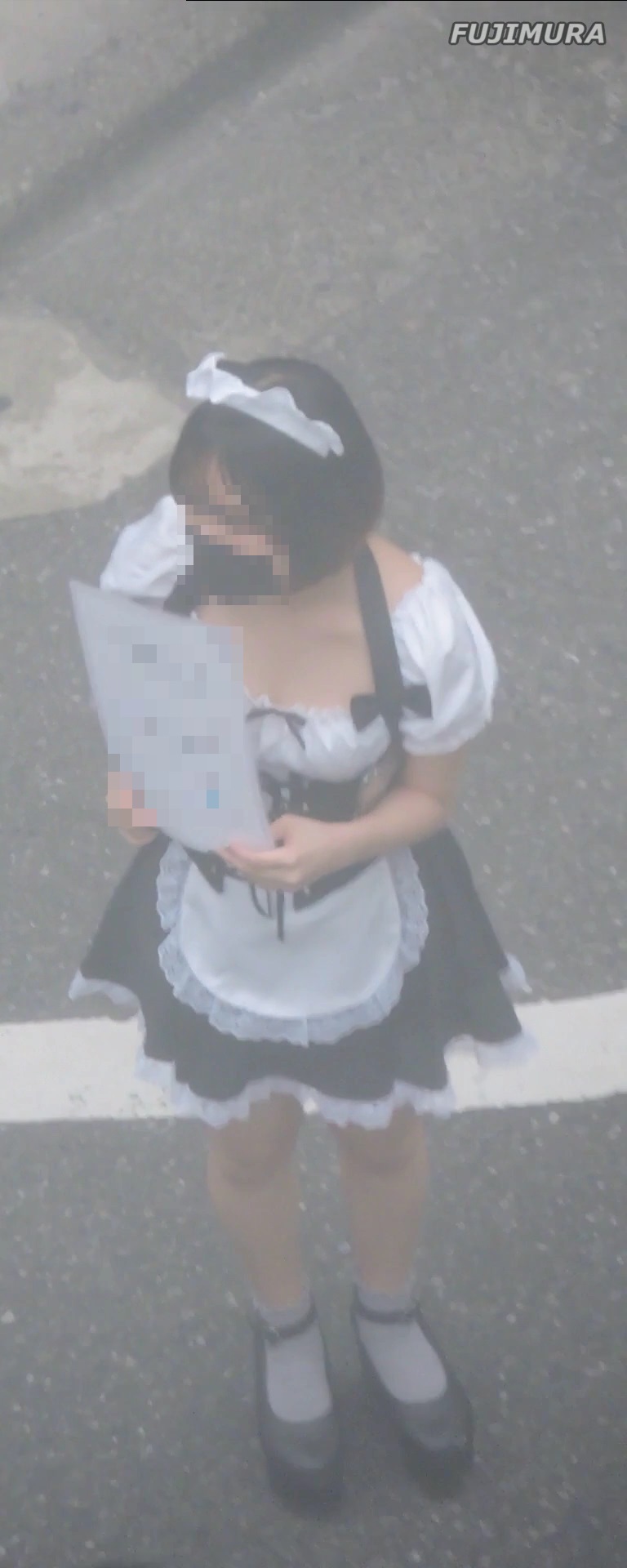 客引きをしているメイドカフェ店員コスプレ繁華街【動画】街撮り編 1851と1853セット販売 gallery photo 4