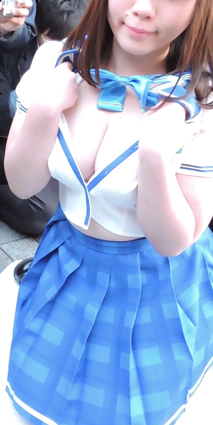 コスプレ2016冬巨乳おっぱい谷間自ら胸元を開き至近距離の囲み撮影【動画】イベント編 2984