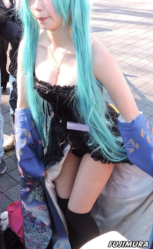 コスプレ2016冬自分で衣装を広げパンツ見せ胸元を直す【動画】イベント編 2979 gallery photo 2