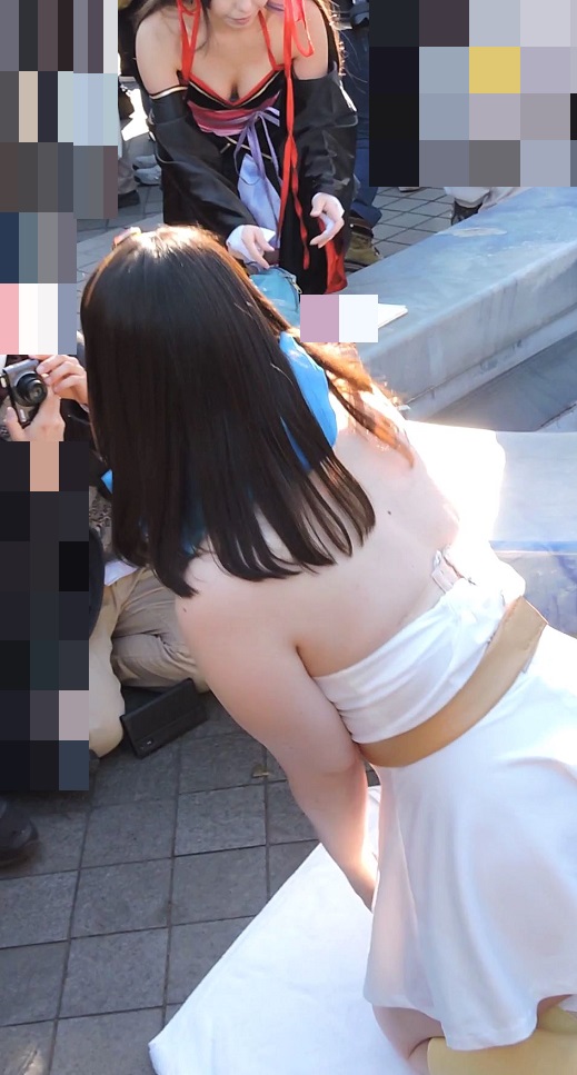 巨尻食い込みを直す仕草に勃起！巨乳コスプレ2016冬【動画】イベント編 2951と2921セット販売 gallery photo 1