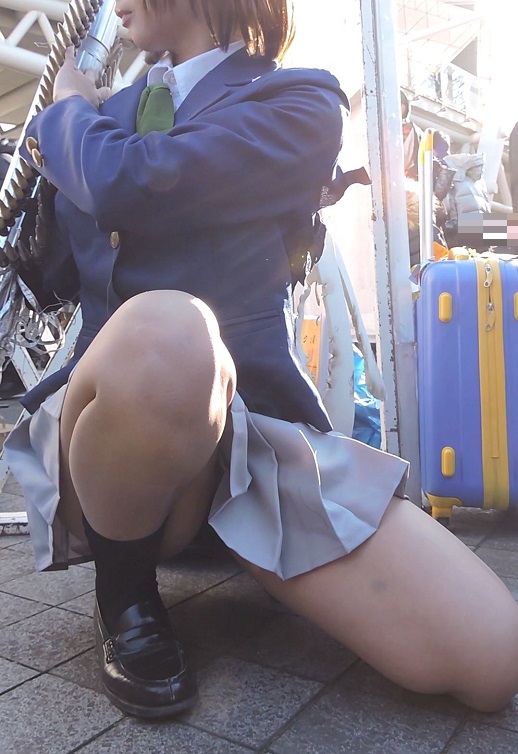 コスプレ2016冬スカートの中見えちゃってますｗ制服【動画】イベント編 2878 gallery photo 1