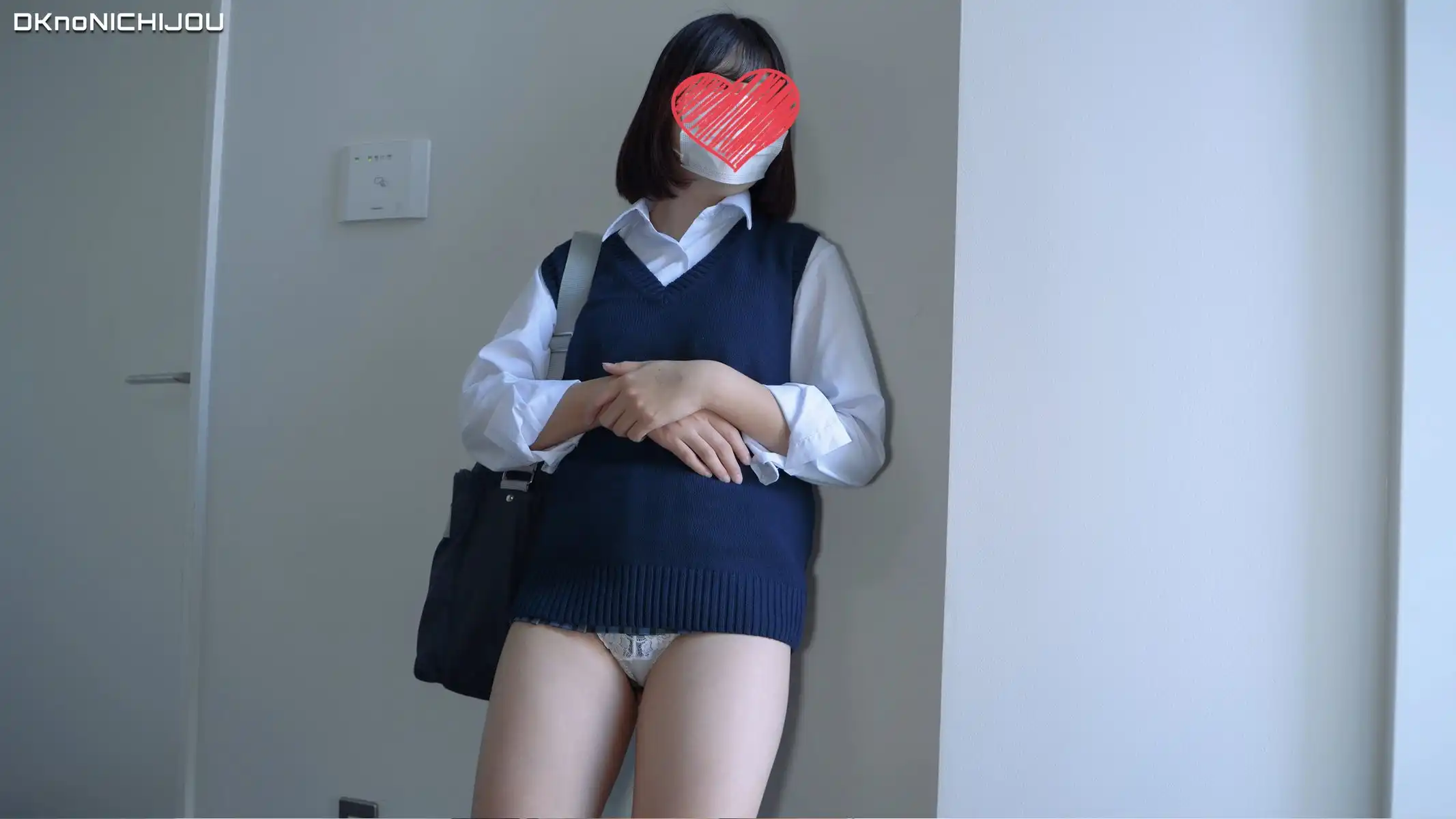 [4K]えちえちNo.226　ボリューミーなお尻と陰毛の無垢JKが待望のパンツ脱ぎ！