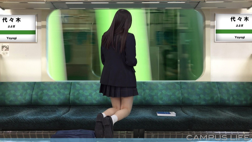 3年A組りおちゃんの通学電車！電車で水着！【4K】 gallery photo 3