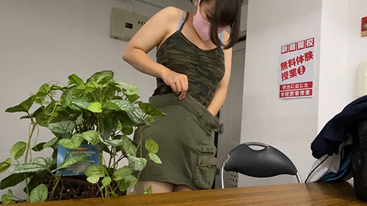 【ねねちゃん③】塾で着替える巨乳J●を盗●！【制服→隠し撮り】 gallery photo 6