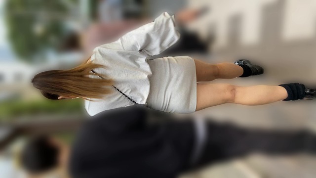 収録時間6分59秒！ミニスカギャルのお尻を触るいけない手(/ω＼)