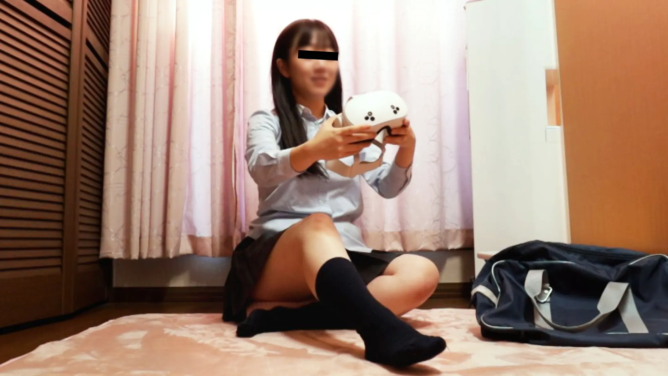 VRしている無防備状態の娘の胸ちらパンチラ サバサバJK らいかちゃん。ハイテンションおっぱいオシリ悪戯！