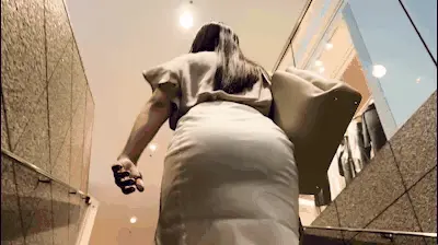 はちきれそうなタイトスカートでうっすら透けパンで帰宅するOL