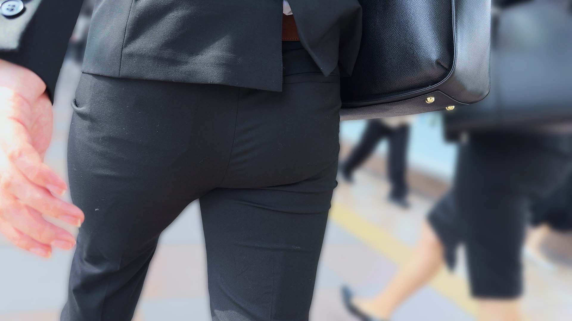 歩行記録0154「清楚系リクルートスーツ女性を超接近撮り」