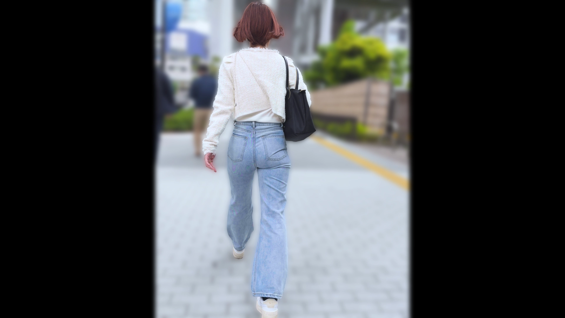 歩行記録0342「ジーンズ着用都会女子のお尻を屋外で高画質撮り」(全2名)