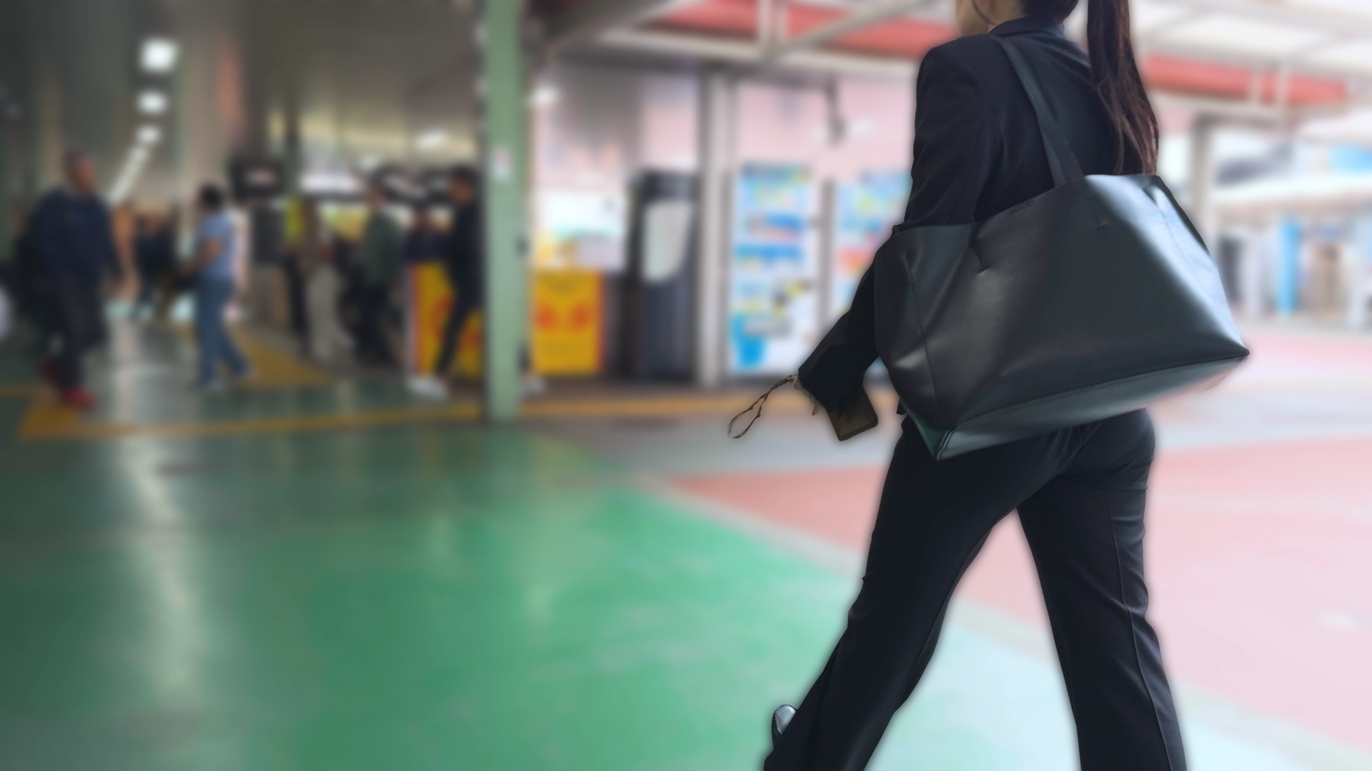 歩行記録0346「リクルートスーツ女子の清楚パンティーラインを拝見」(全4名)