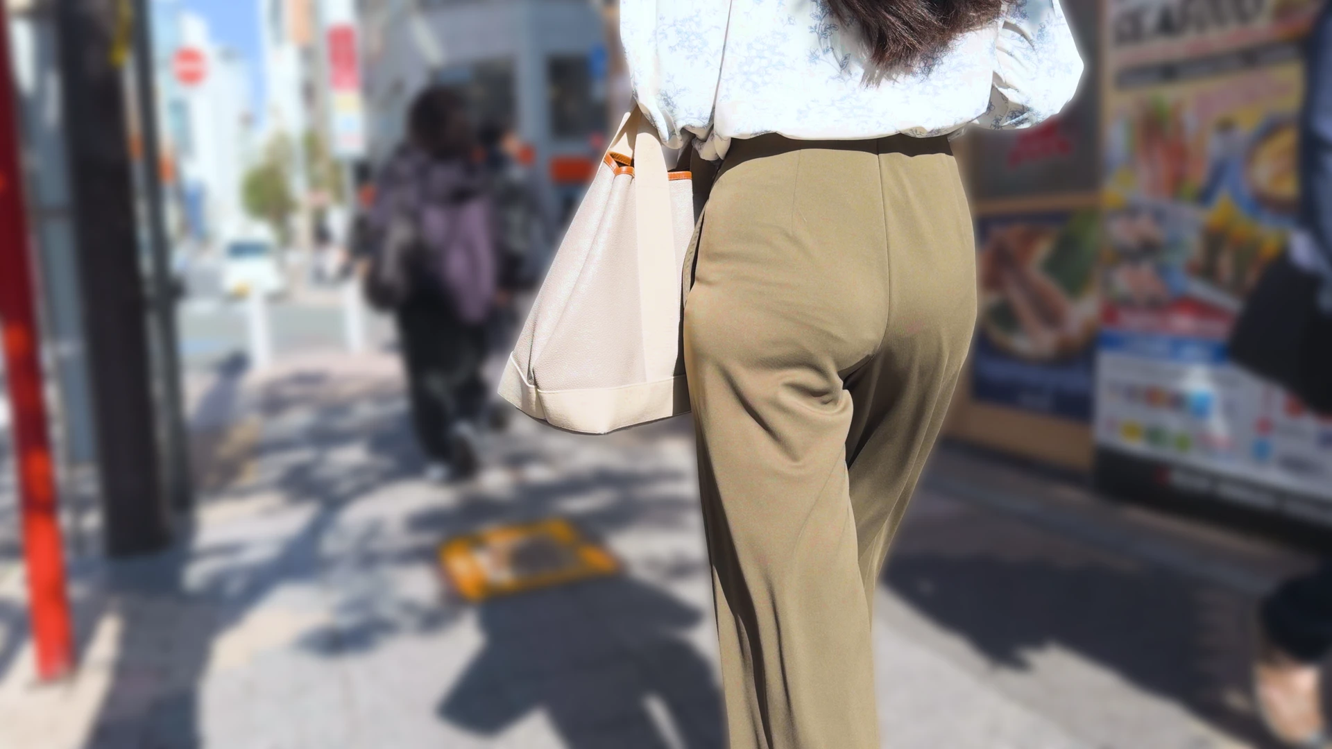 歩行記録0349「ネイビースラックスのOLさんを歩行中追い撮り」(全2名)