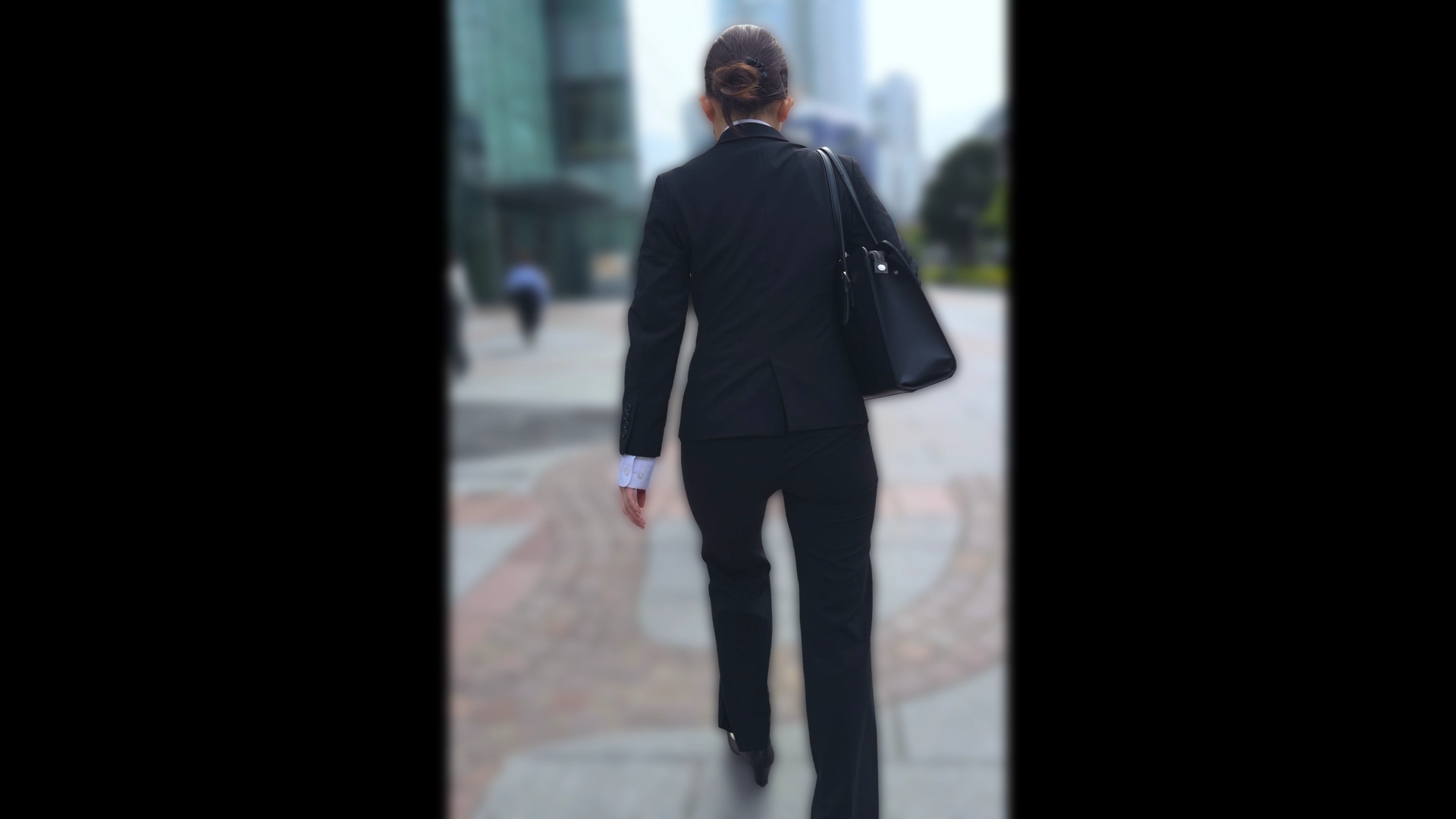 歩行記録0350「清潔感とプリケツが魅力のリクルートスーツ女子」(全2名)