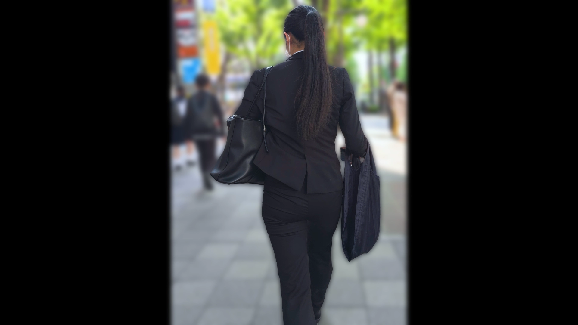 歩行記録0350「清潔感とプリケツが魅力のリクルートスーツ女子」(全2名)